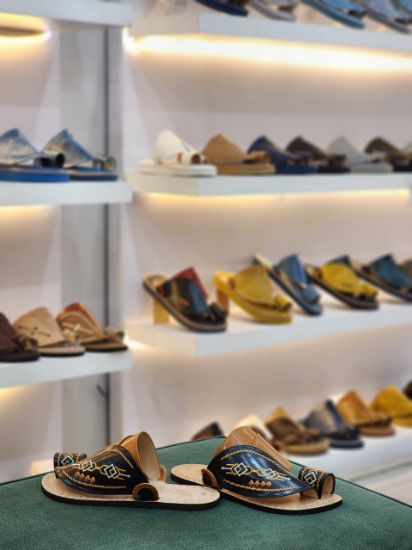 صورة زبيري وطني مطرز  ارضيه جلد مديل م22